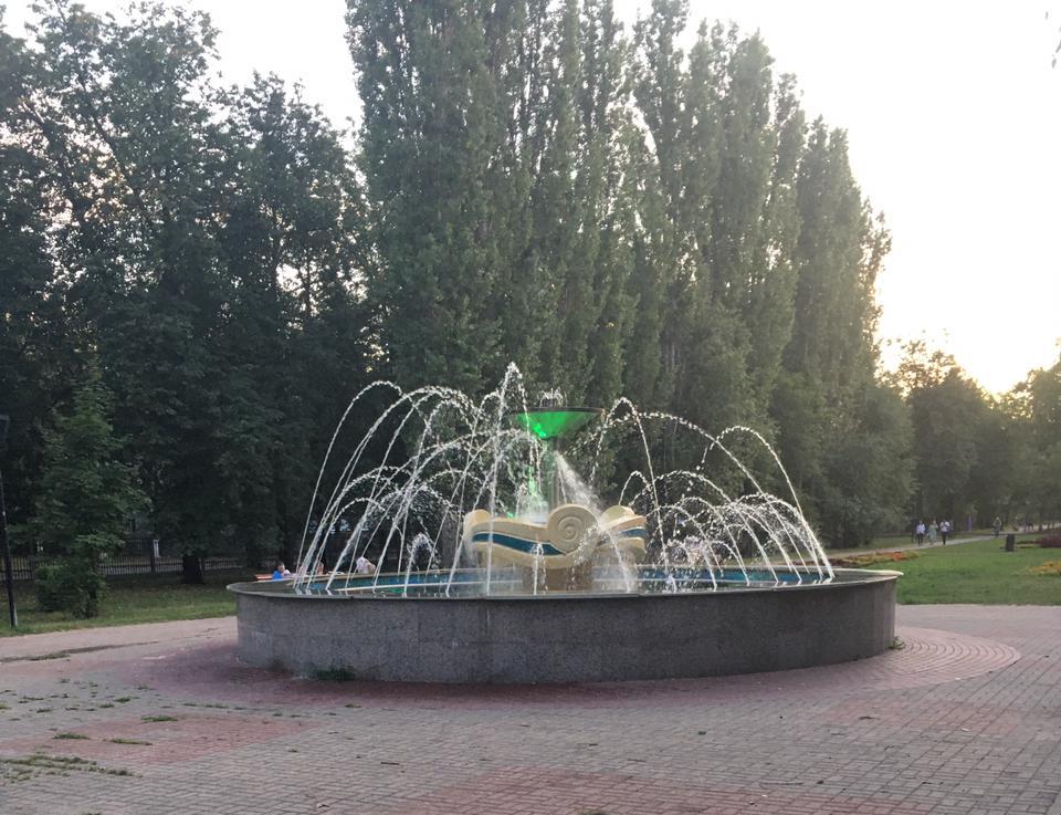 Вандалы пытались сломать фонтан в сквере на проспекте Ильича
