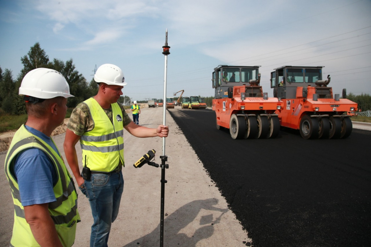 Пробный слой асфальта уложили на участке трассы М-12 в Нижегородской области