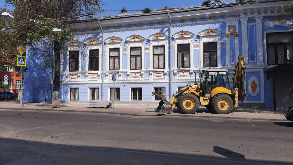Главный фасад Литературного музея освободили от строительных лесов после реставрации