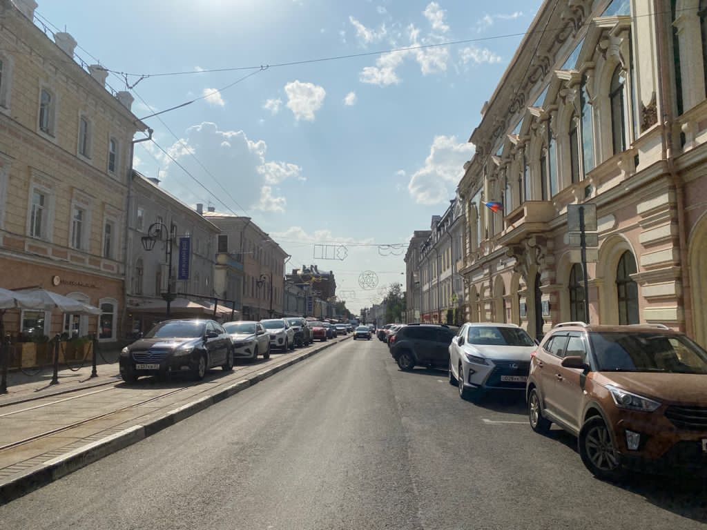 Брусчатку и ограждение отремонтировали на улице Рождественской