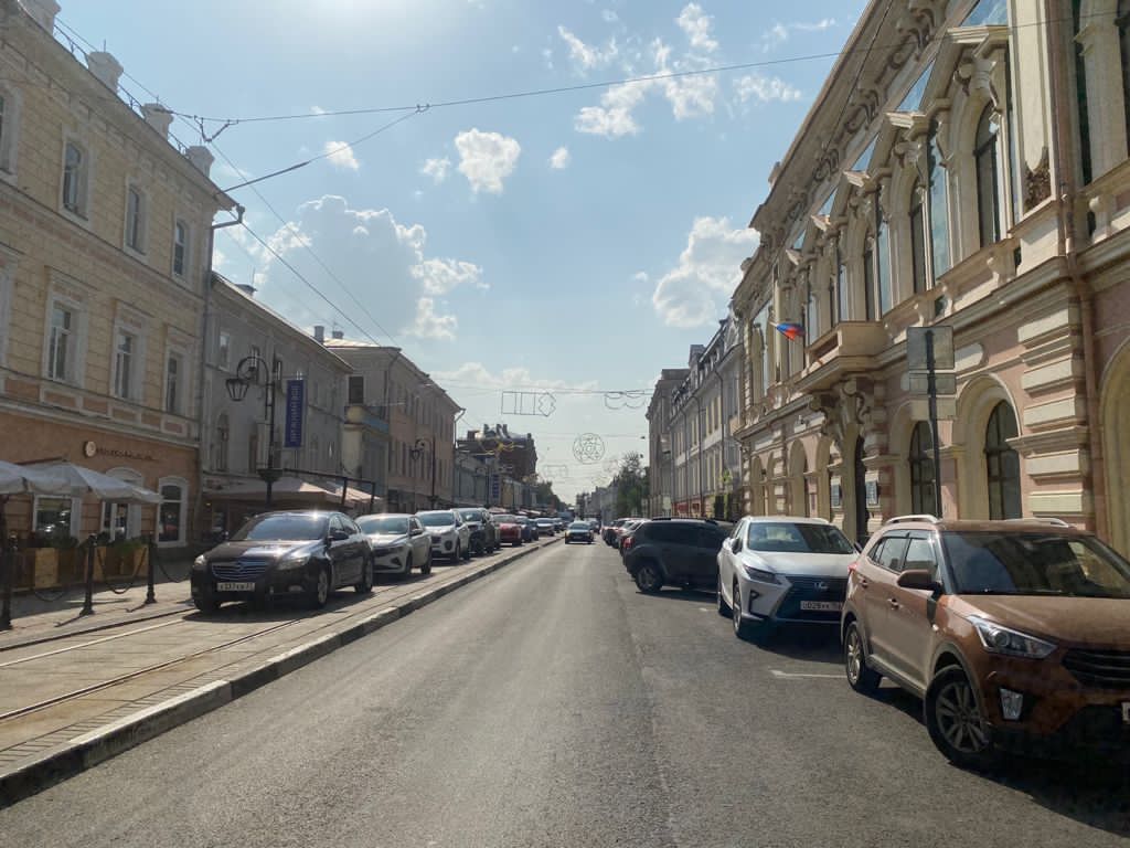 Брусчатку и ограждение отремонтировали на улице Рождественской