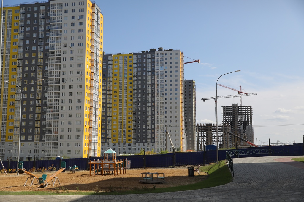 Глава Минстроя России проверил строительство детсада и школы в ЖК «Анкудиновский парк» 2