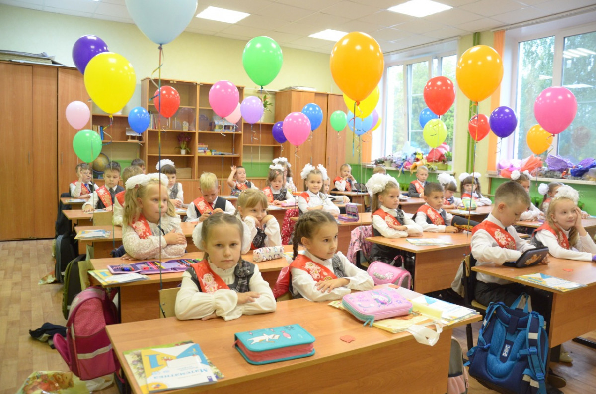 Первый звонок прозвучал в Дзержинске для 90 первоклассников школы №27