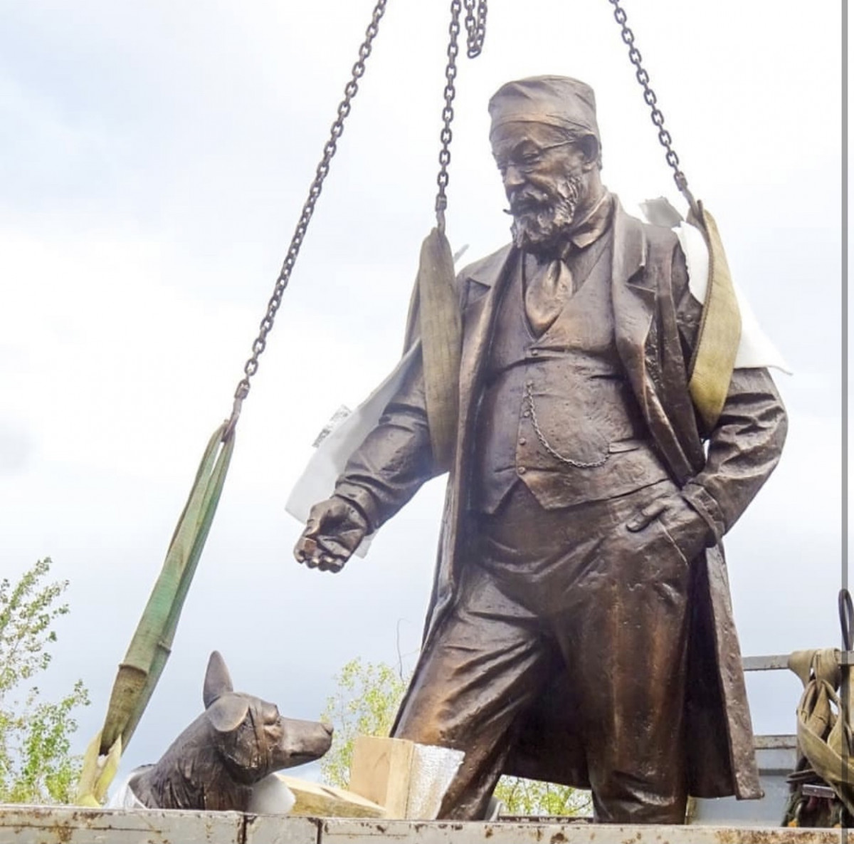 Памятник булгаковскому профессору Преображенскому и Шарику установили в Нижнем Новгороде