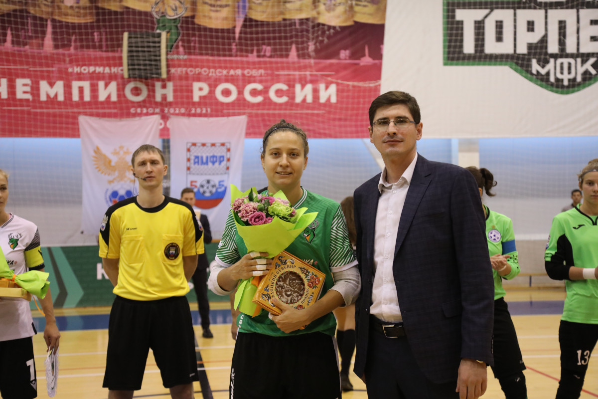 Игрокам команды «Норманочка» вручили медали «В память 800-летия Нижнего Новгорода»