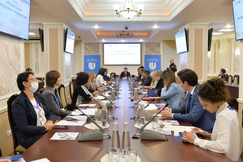 Гостям «ИнтерВолги-2021» показали праздничное световое шоу на Нижегородской телебашне