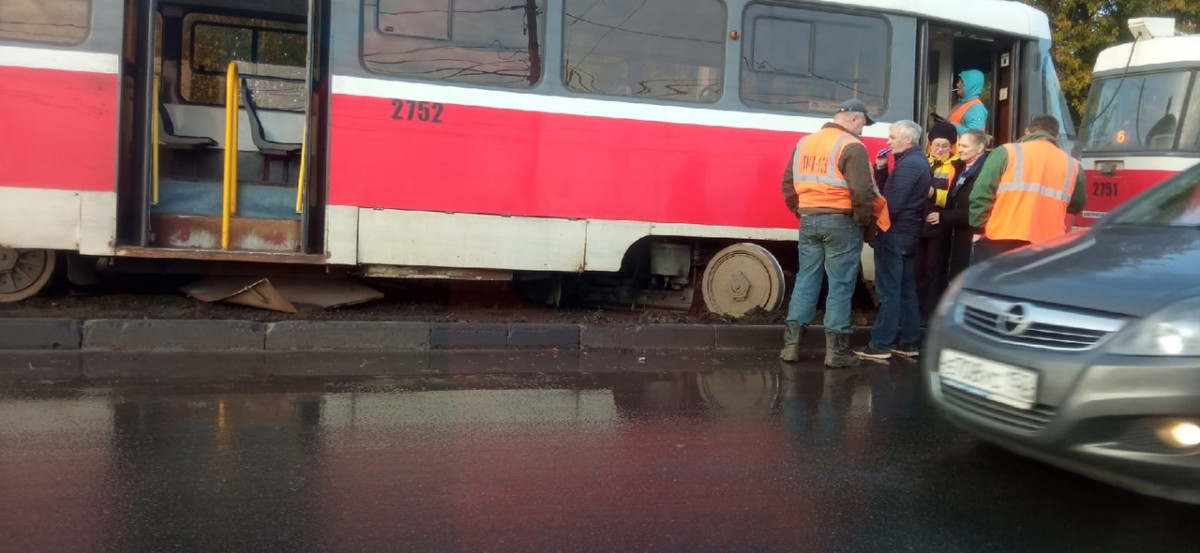 Трамвай сошел с рельсов утром 29 сентября в Сормовском районе