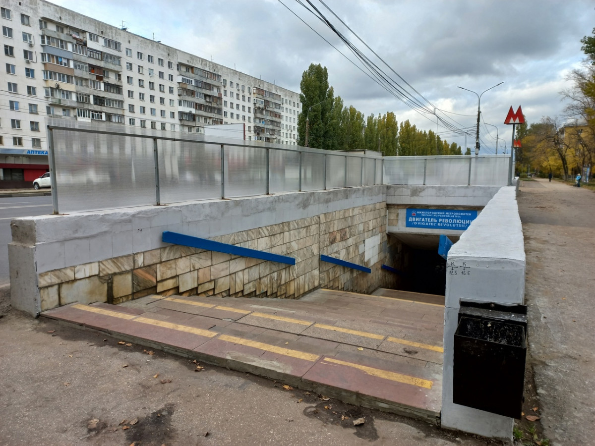 Панели появились у входа в нижегородское метро