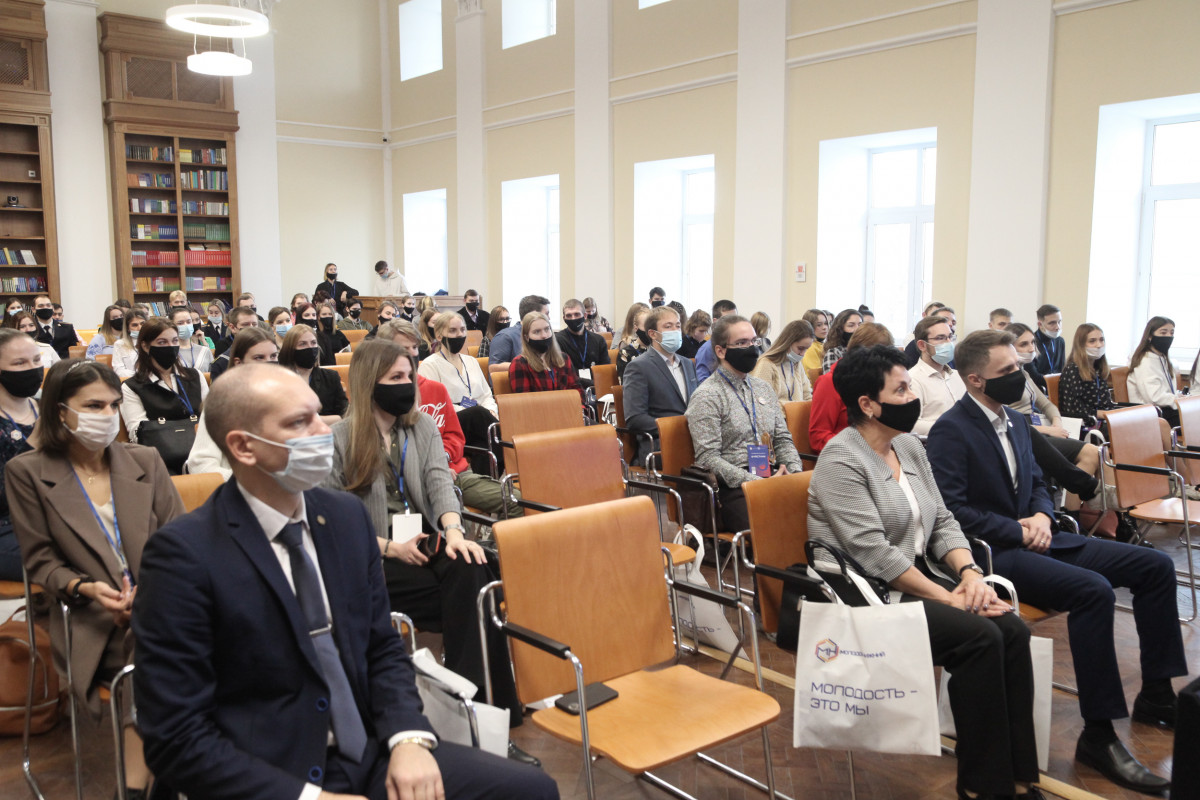 Шалабаев поддержал инициативу студентов создать совет по делам молодежи при главе города