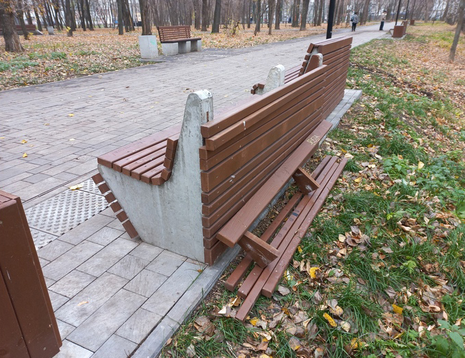 Скамейки и урны отремонтируют в нижегородском парке Станкозавода