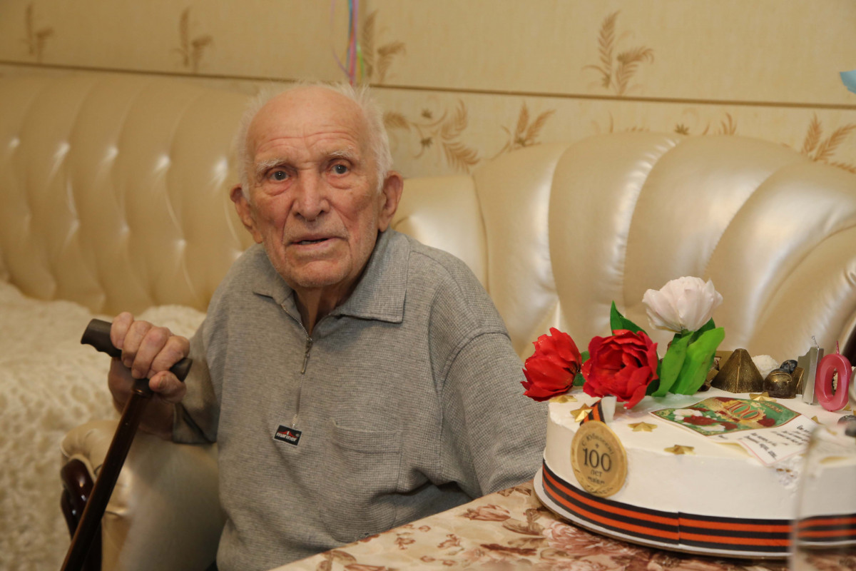 Нагин поздравил участника ВОВ Александра Смирнова со 100-летним юбилеем