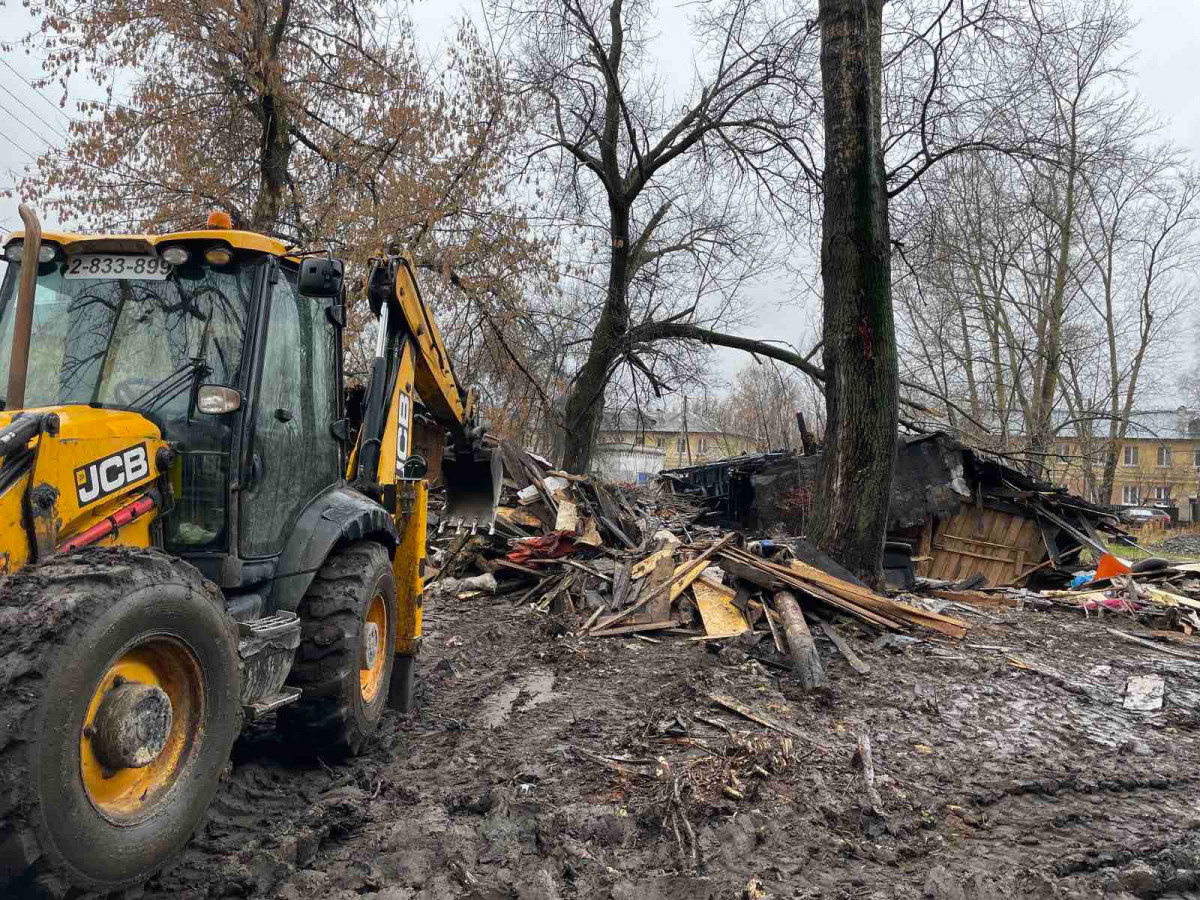 Ветхие сараи сносят в Ленинском районе