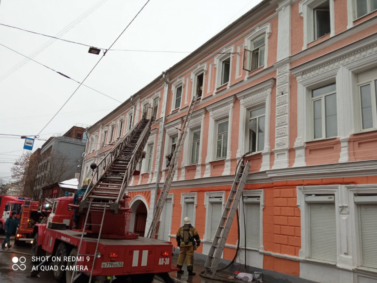 Появились фото и видео с места пожара в центре Нижнего Новгорода