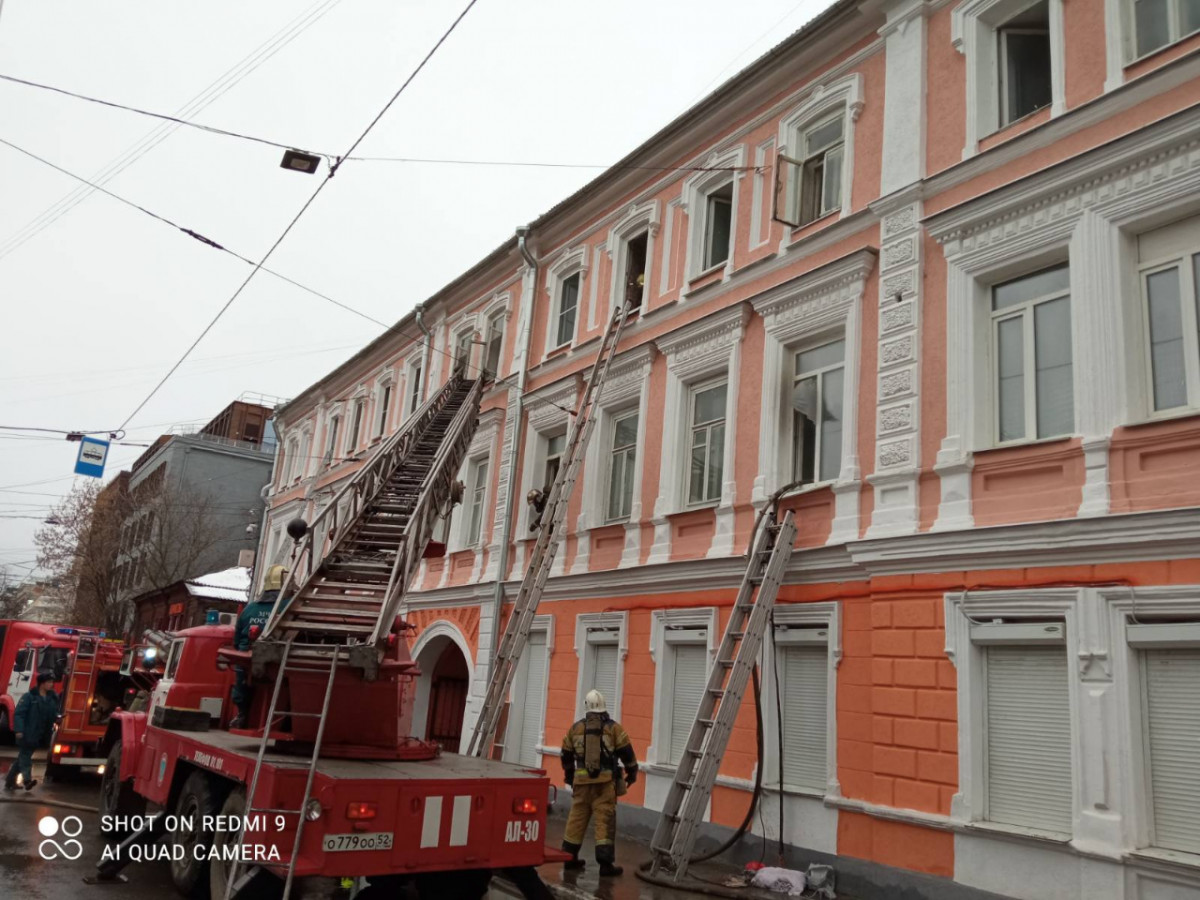 Появились фото и видео с места пожара в центре Нижнего Новгорода