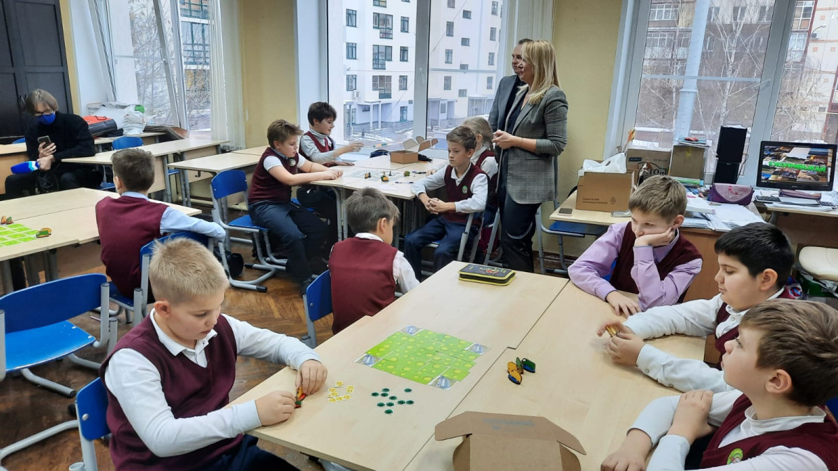Ученикам нижегородского лицея №40 презентовали обновленную экоигру «Как управлять отходами»