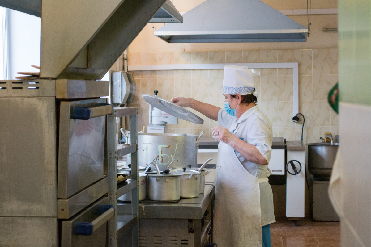 Мясная и рыбная продукция, поставляемая в нижегородские школы, проходят проверку качества в центре стандартизации