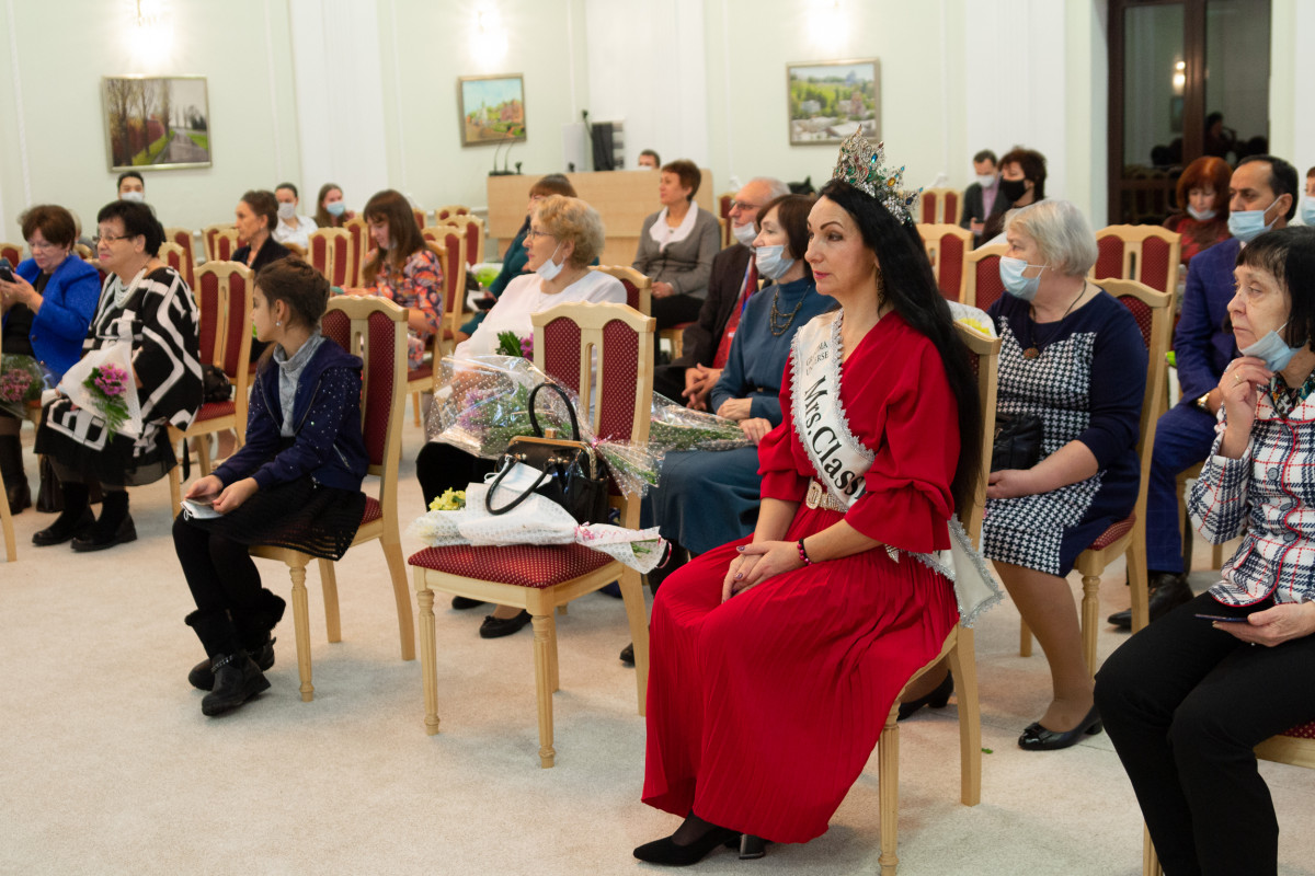 Юрий Шалабаев поздравил с Днем матери представительниц общественных и национально-культурных организаций города