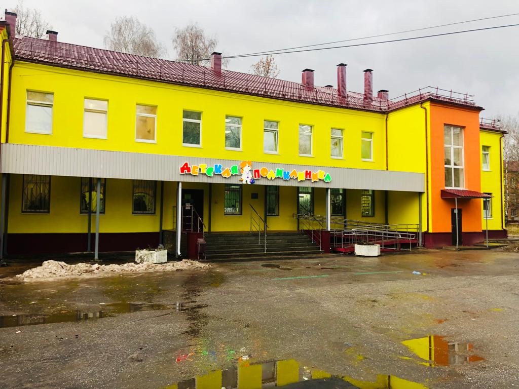 Кровлю и фасад детской поликлиники отремонтировали в Нижнем Новгороде