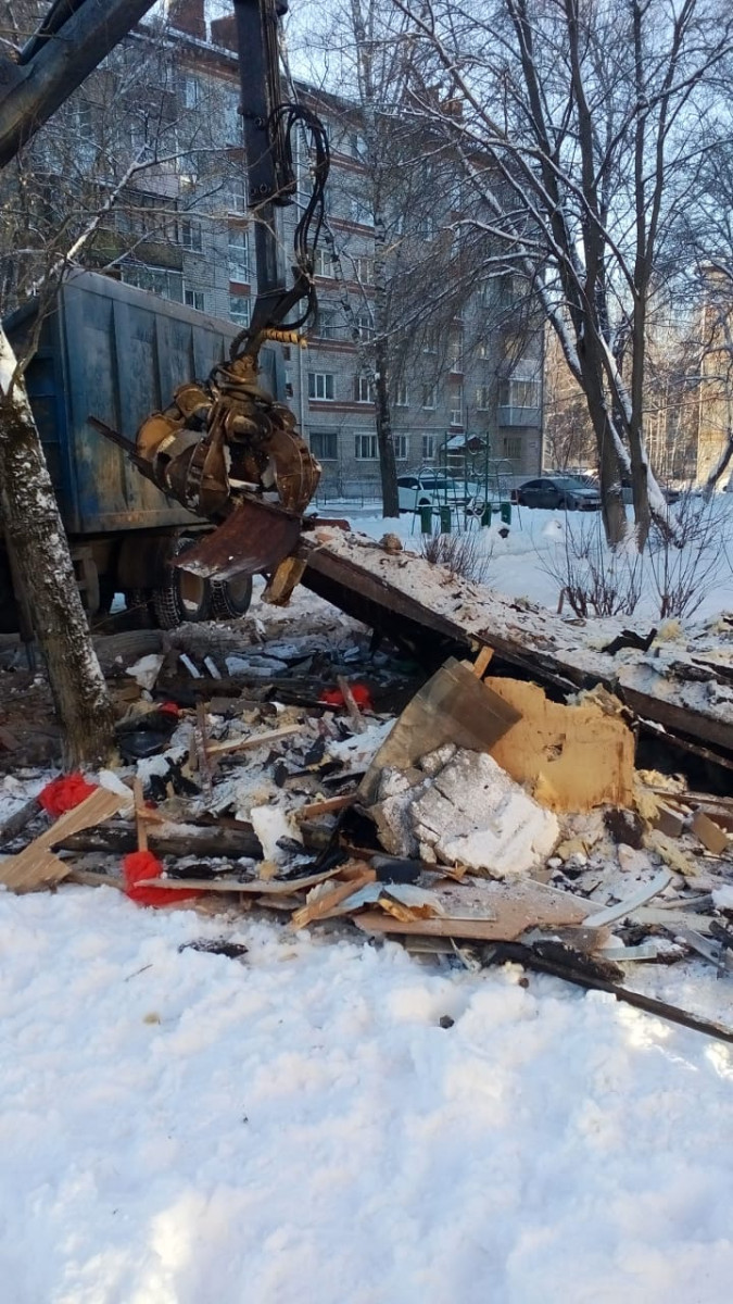 14 самовольно установленных торговых объектов снесли в Московском районе