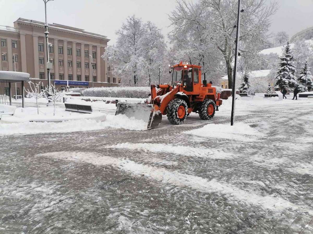 Последствия ночного снегопада устранят в Нижнем Новгороде