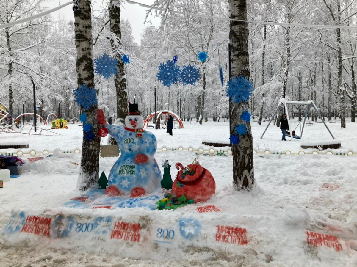 Сто снежных скульптур появились в парке Пушкина в Нижнем Новгороде