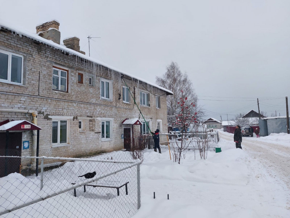Борский отел ГЖИ возбудил 13 административных дел за три дня из-за плохой уборки снега и сосулек