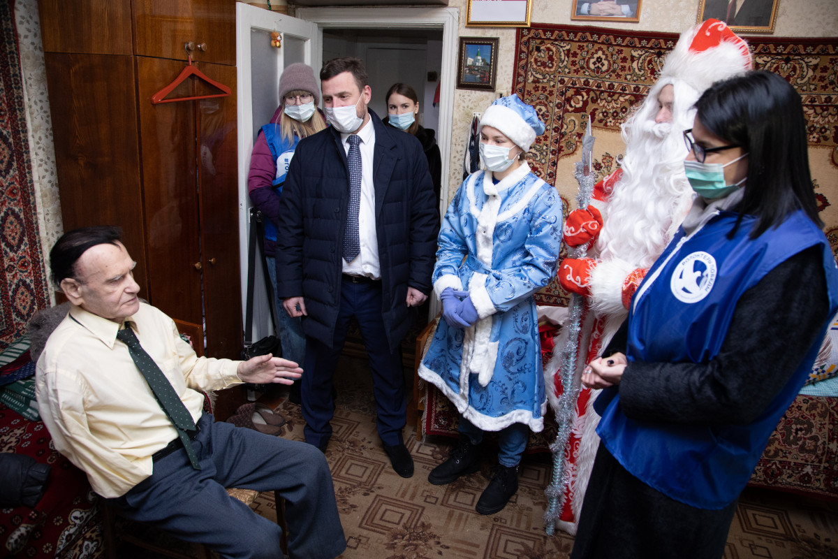 Новогодние подарки вручают ветеранам Великой Отечественной войны в Нижегородской области