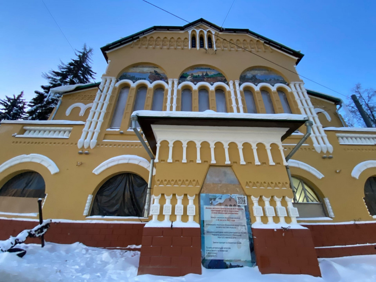 Депутаты Думы Нижнего Новгорода проинспектировали ход реставрации Дворца имени Чкалова