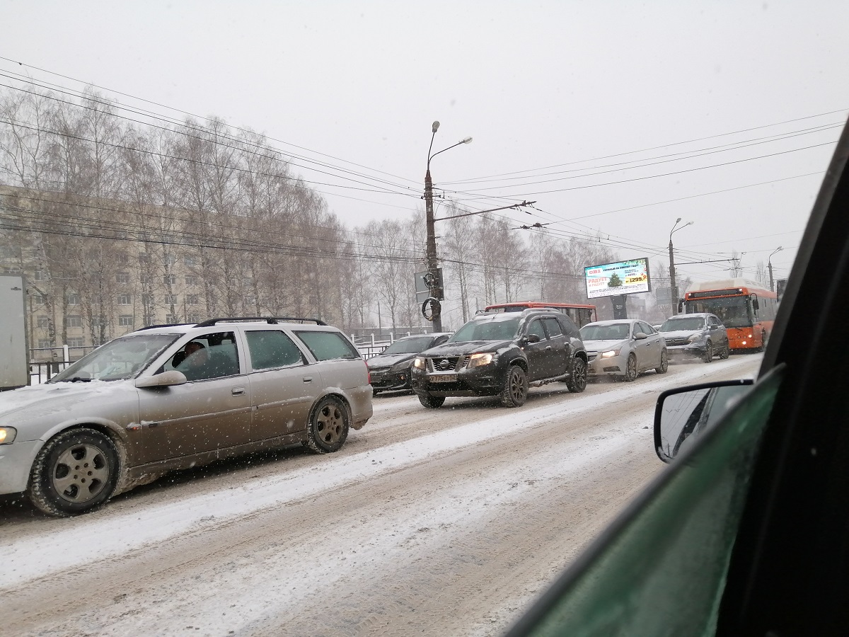 10-балльные пробки сковали движение в Нижнем Новгороде утром 10 января