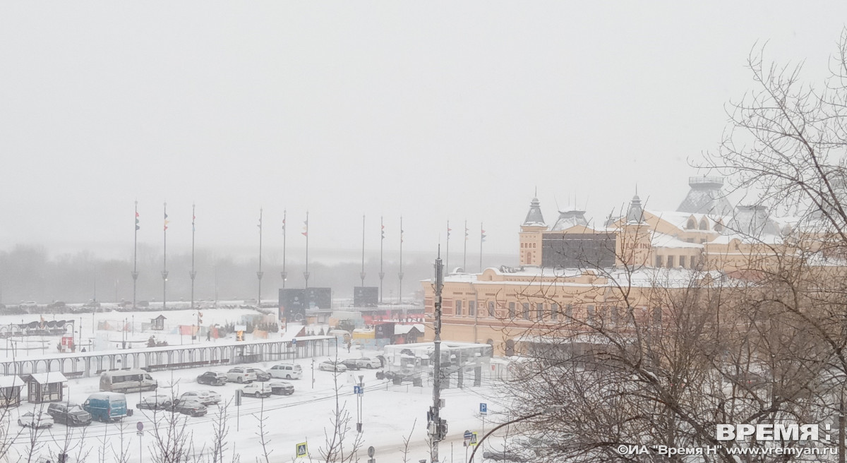 Каток на Нижегородской ярмарке временно закрылся из-за сильного снегопада