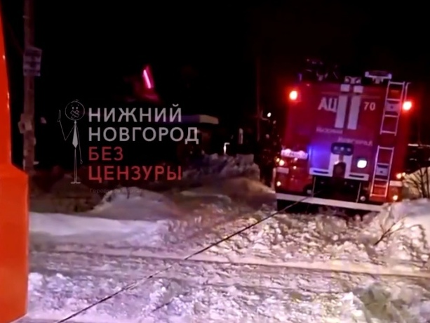 Пожарная машина застряла в снегу в Нижнем Новгороде