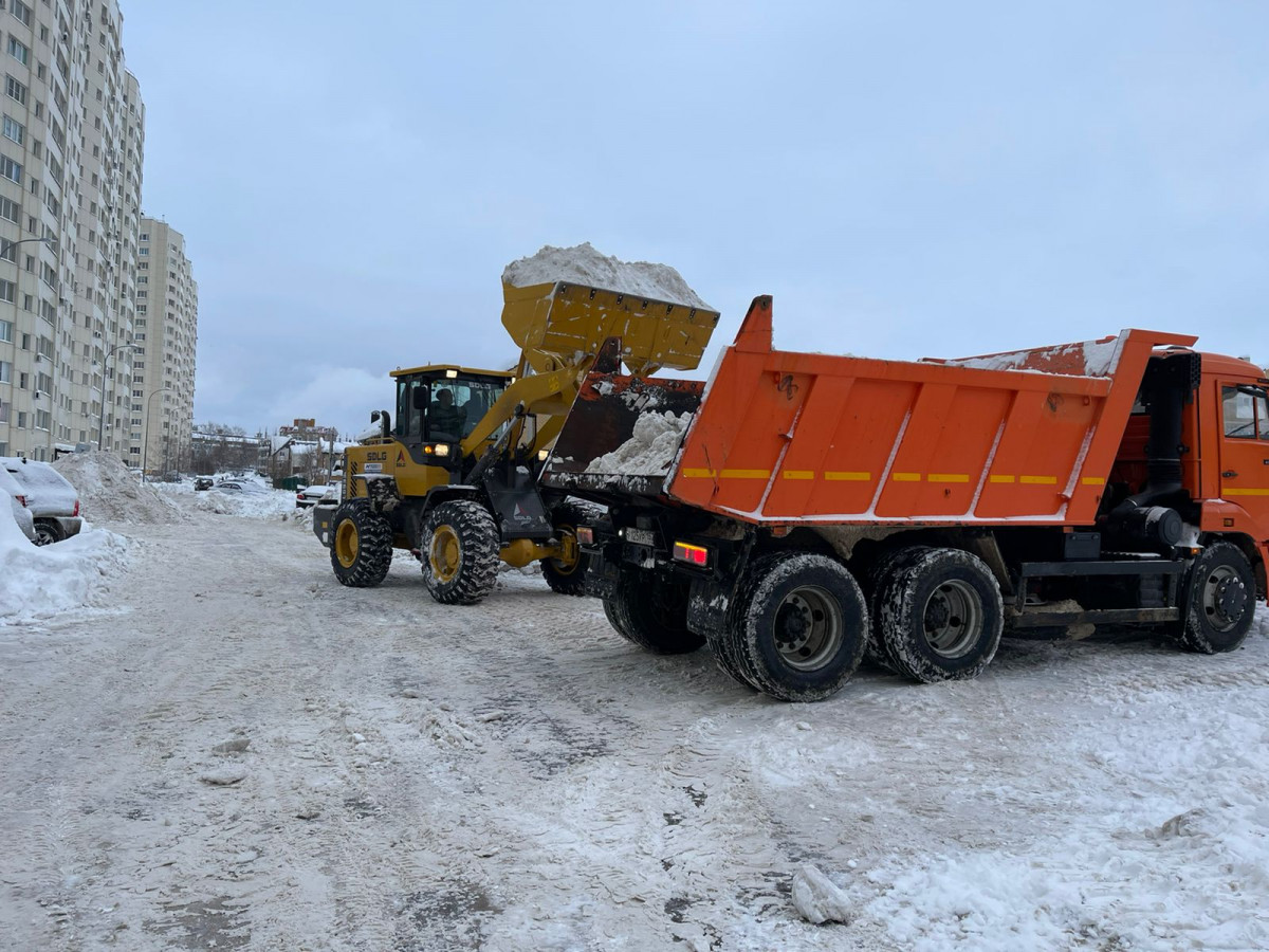 Нижегородские ДУКи нанимают дополнительную технику для уборки снега