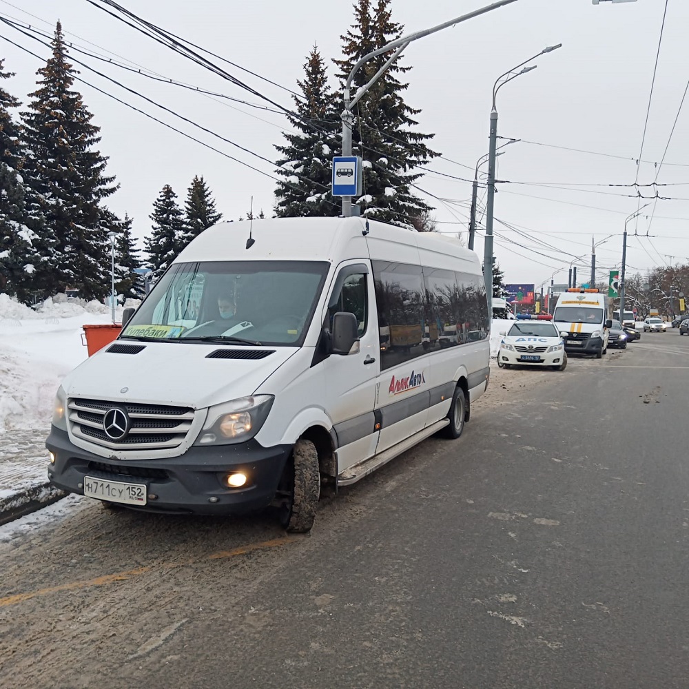 Нелегальный нижегородский перевозчик возил людей на неисправном автобусе