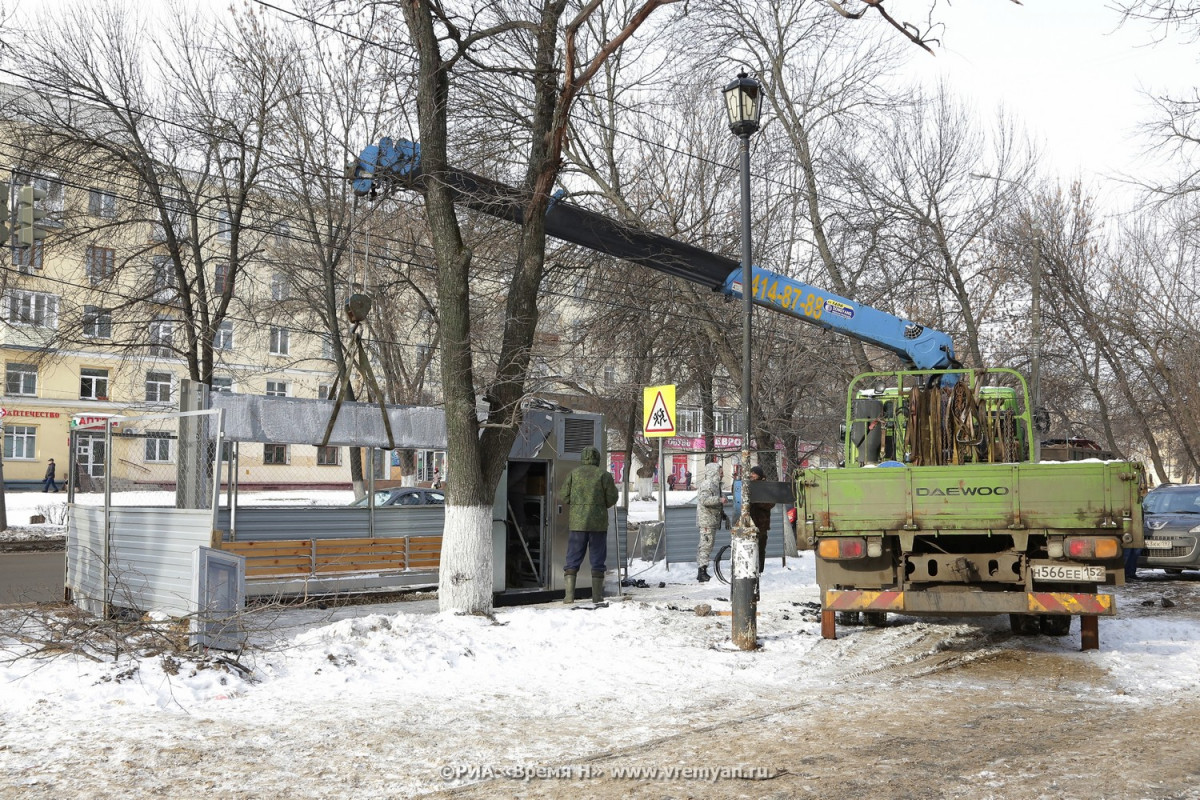 Установившим «умные» остановки работникам более полугода не выплачивали зарплату