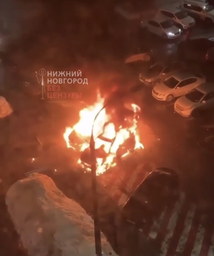 Две машины сгорели в Автозаводском районе Нижнего Новгорода