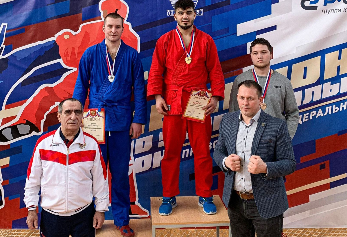Руслан Меджидов завоевал золото на чемпионате ПФО по универсальному бою