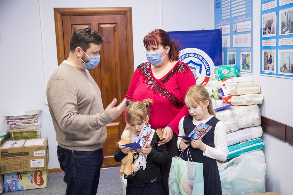 Нижегородские депутаты передали семьям из Донбасса необходимые вещи