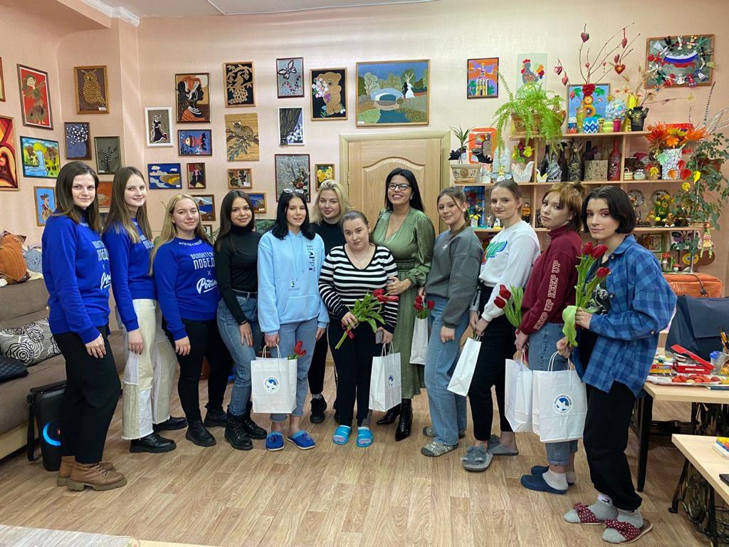 Мастер-класс от визажистов прошел в Первом санаторном детдоме Нижнего Новгорода