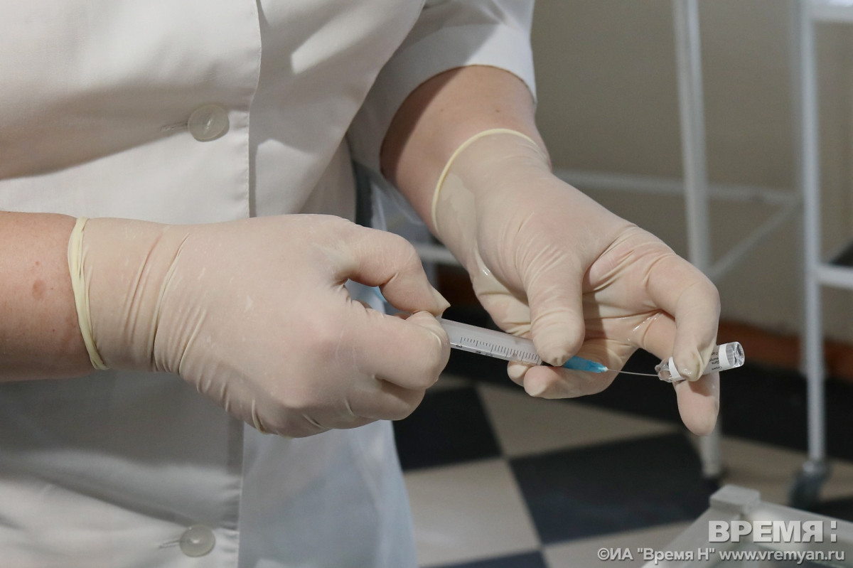 Почти 1900 подростков вакцинировались от коронавируса в Нижегородской области