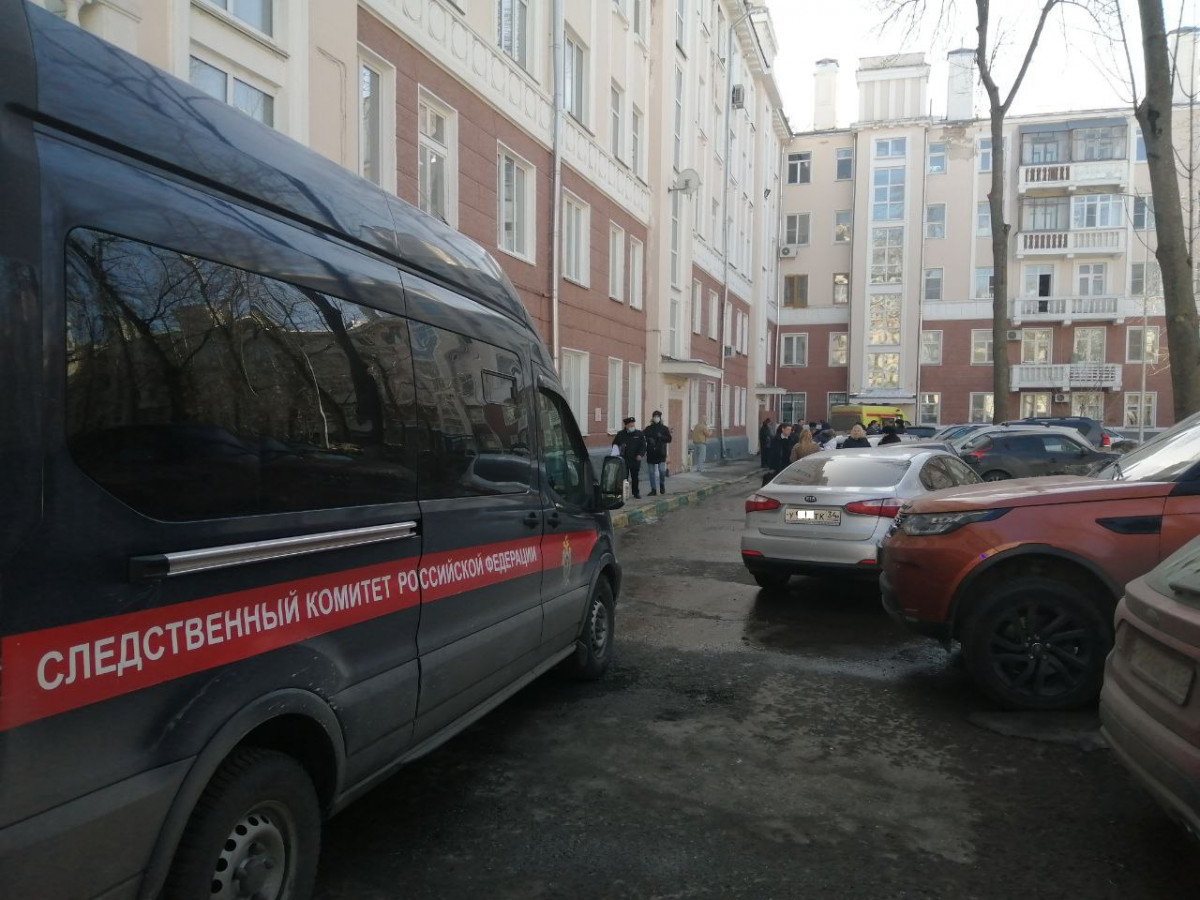 Убийство жены и детей на улице Минина мог совершить глава семьи