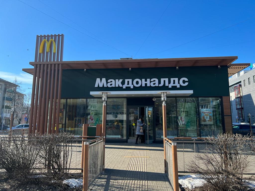 Работники «Макдоналдса» будут получать 100% среднего заработка до 14 июня