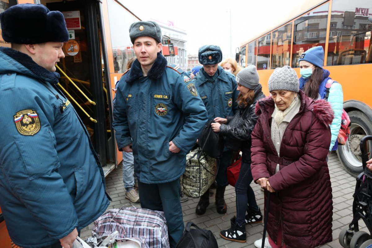 Главные новости новгорода. Беженцы фото. Заключенные фото. Беженцы Нижний Новгород. Беженцы в Нижегородской губернии.