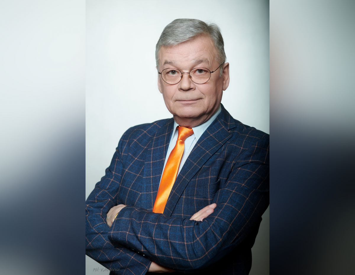 Актеру нижегородского драмтеатра Анатолию Фирстову присвоено звание народного артиста