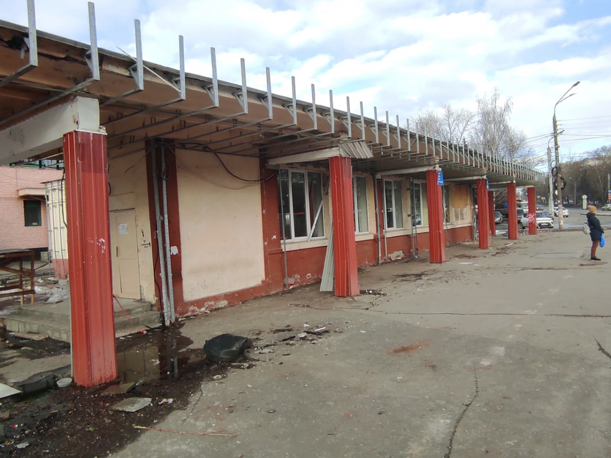 Здание автостанции «Сенная» начали сносить в Нижнем Новгороде