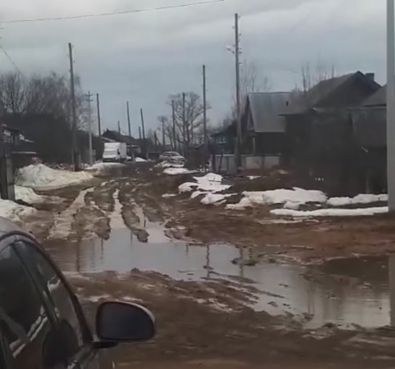 Почтальона засосало в грязь в Урене