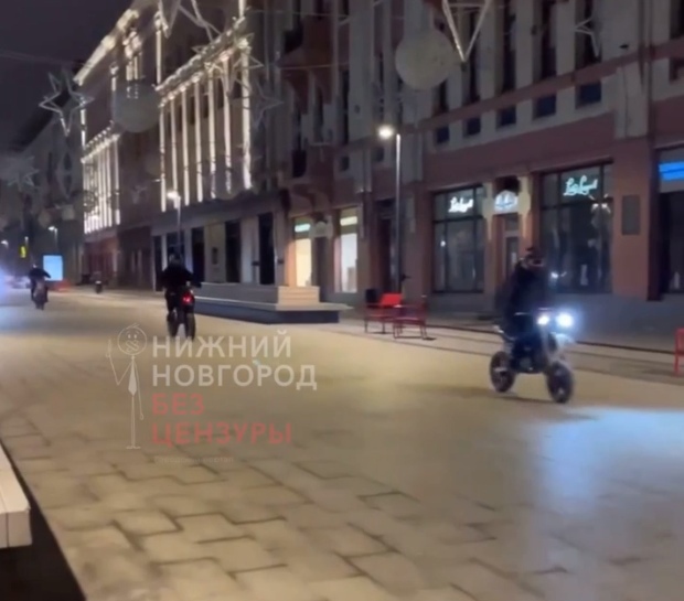 Нижегородцы проехались на мотоциклах по Большой Покровской