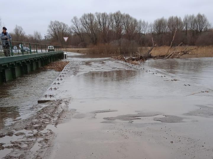 Еще один низководный мост через реку Пьяна затопило в Сергачском районе