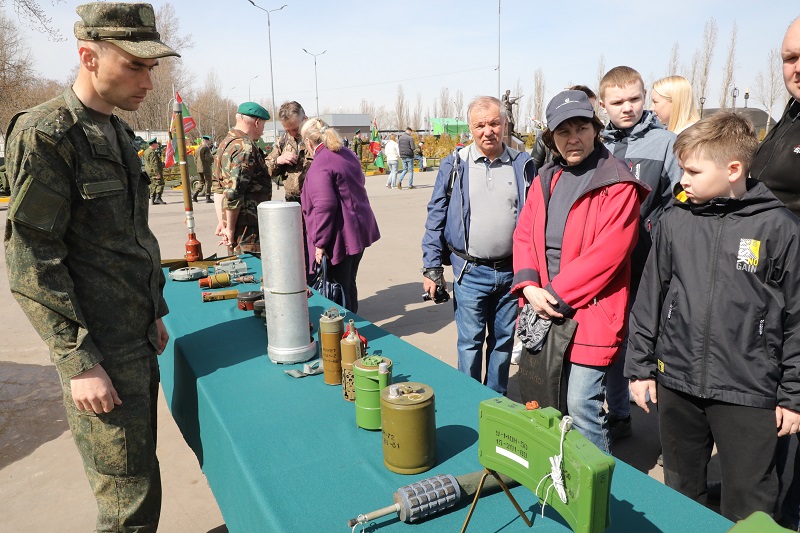Нижегородцы приняли участие в митинге в поддержку президента и Вооруженных сил России