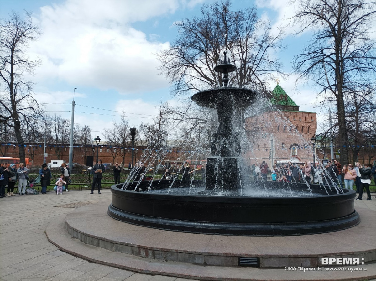 Фонтан заработал на площади Минина и Пожарского в Нижнем Новгороде