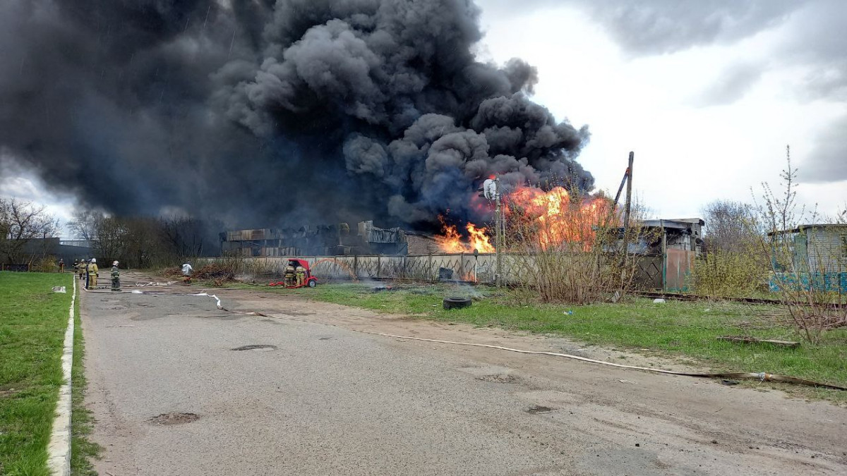 Опубликовано видео пожара в промзоне Дзержинска